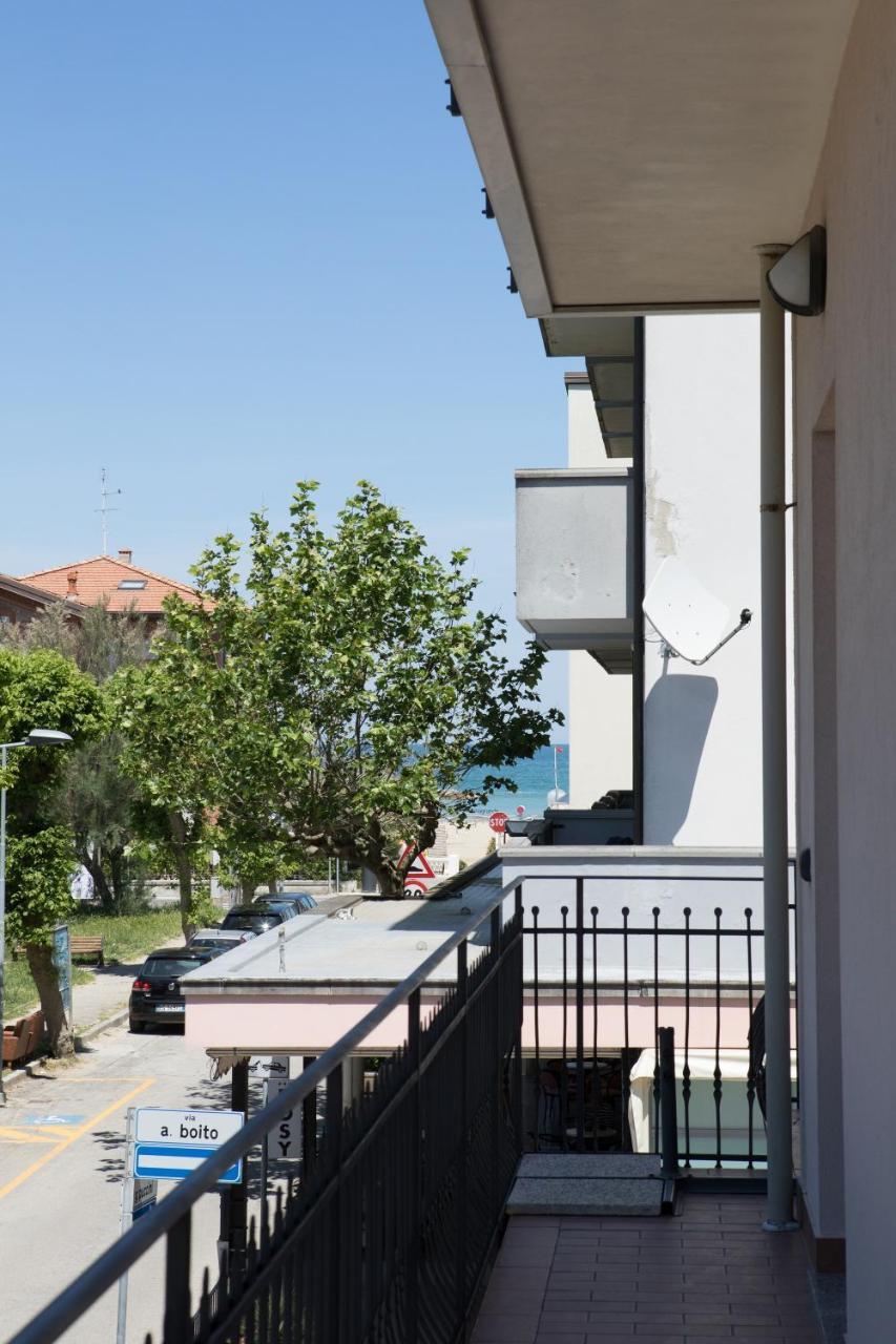 Residence Tre Trilo&Suites Rímini Exterior foto